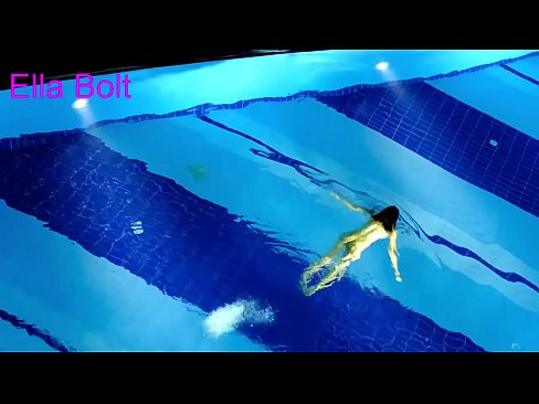 ❤️ Non podo deixar de mirar, unha moza loira que é sorprendida nadando espida na piscina do resort ELLA BOLT ❌ Super porno en % gl.pornovore.ru % ☑